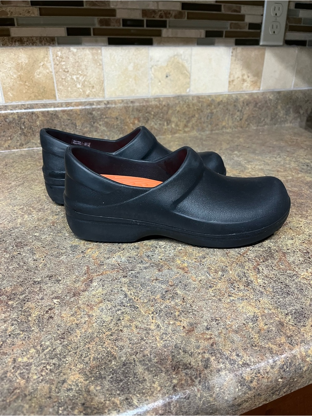 Crocs Women’s Neria Pro II Work Clogs Black Slip Resistant Shoes Size 7 Nurse
